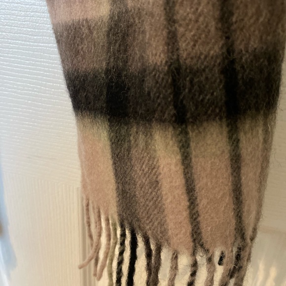 Lambs wool scarf from Edinburgh - Picture 2 of 2